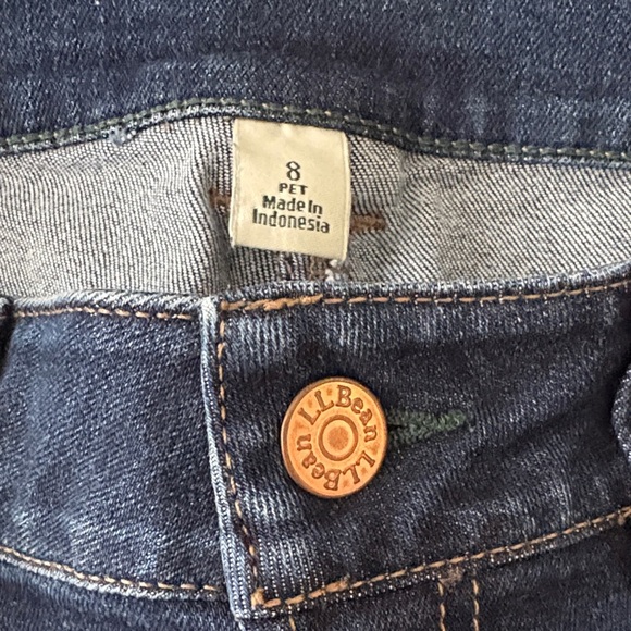 L.L. Bean Skinny Leg Favorite Fit Jeans in Dark Blue Size 8 PETITE -- LIKE NEW!! - Picture 8 of 9
